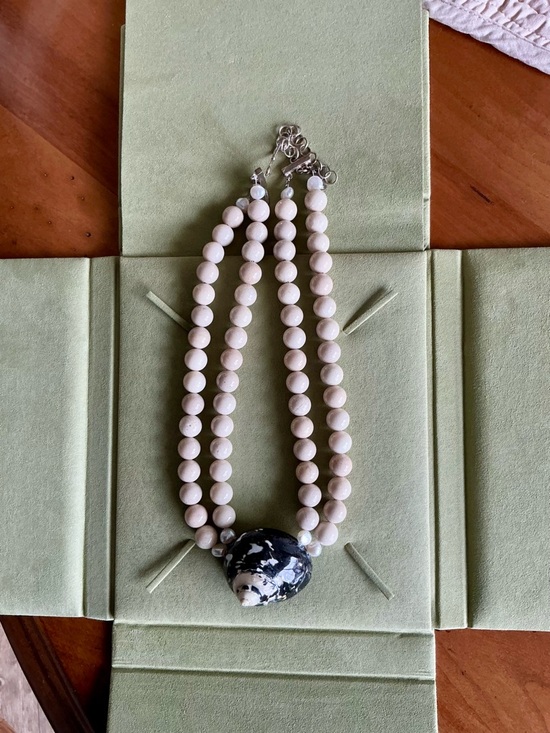 Shell Necklace - Picture 2 of 2